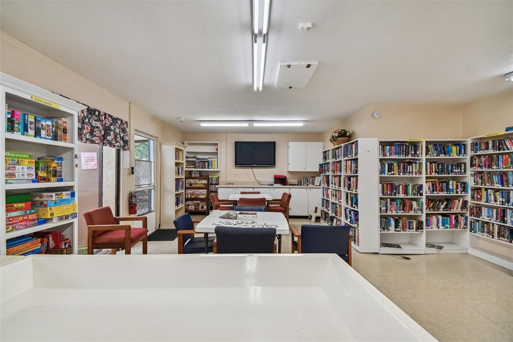 For Sale: $139,900 (2 beds, 1 baths, 975 Square Feet)