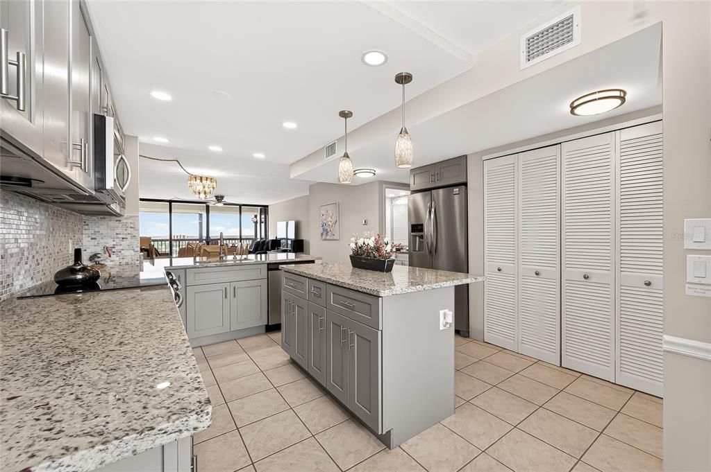 For Sale: $689,000 (2 beds, 2 baths, 1175 Square Feet)