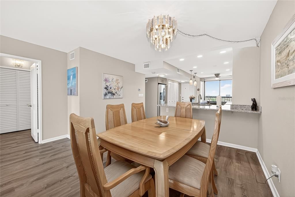 For Sale: $689,000 (2 beds, 2 baths, 1175 Square Feet)