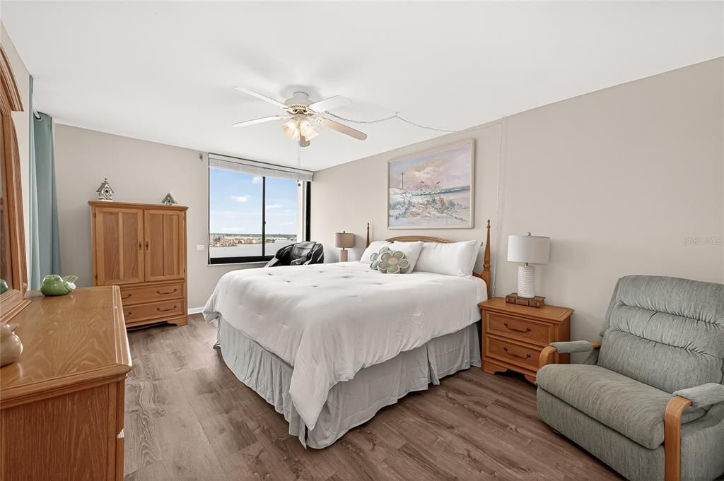 For Sale: $689,000 (2 beds, 2 baths, 1175 Square Feet)