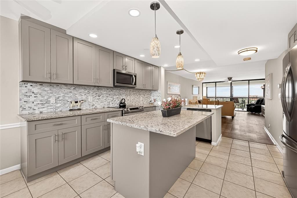 For Sale: $689,000 (2 beds, 2 baths, 1175 Square Feet)