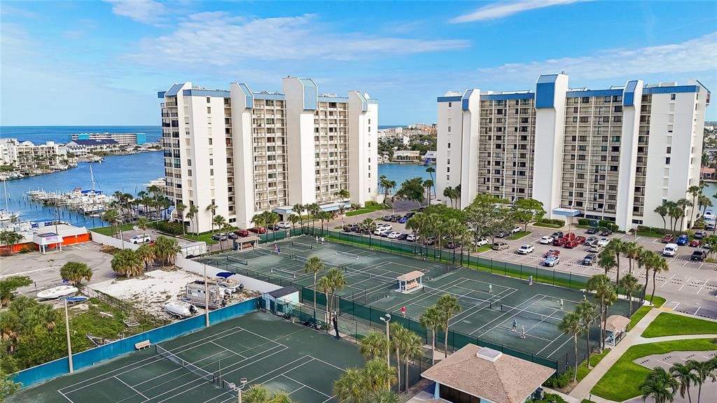 For Sale: $689,000 (2 beds, 2 baths, 1175 Square Feet)