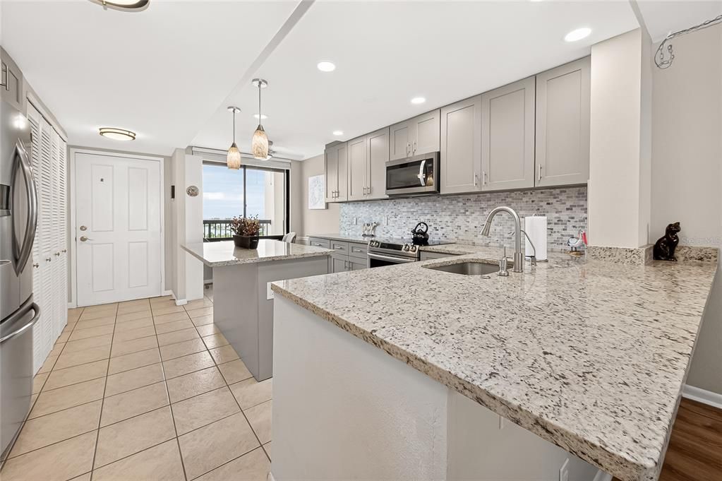 For Sale: $689,000 (2 beds, 2 baths, 1175 Square Feet)