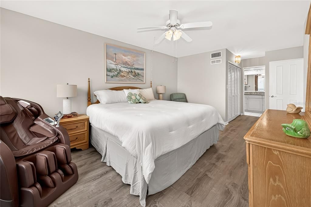 For Sale: $689,000 (2 beds, 2 baths, 1175 Square Feet)