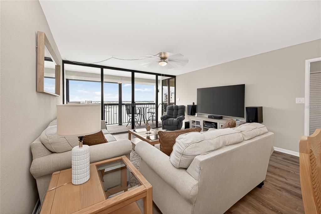 For Sale: $689,000 (2 beds, 2 baths, 1175 Square Feet)