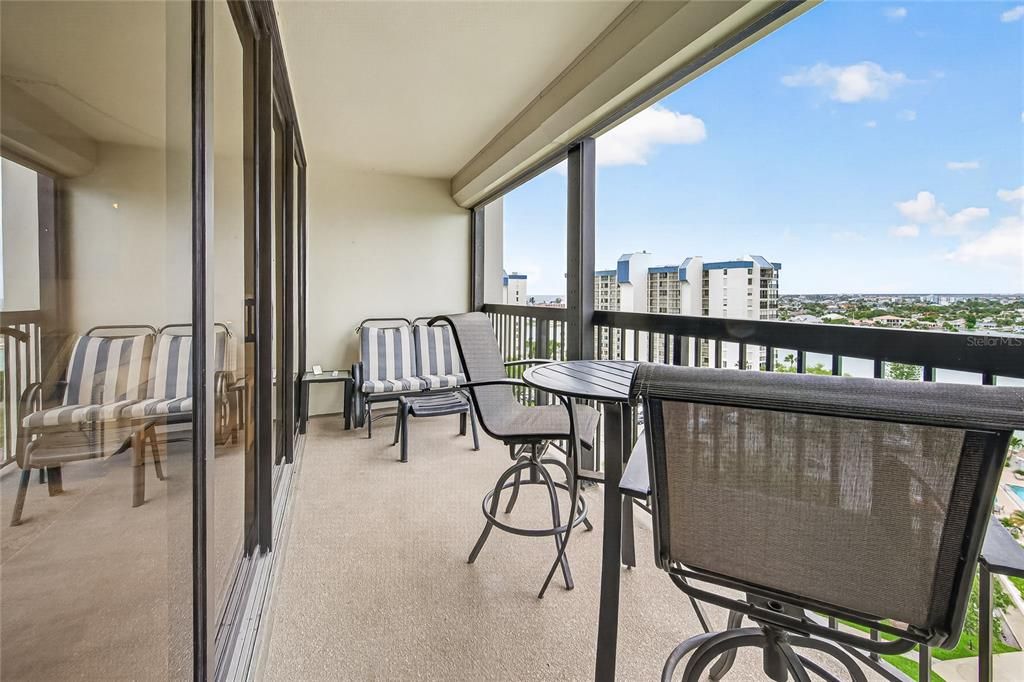 For Sale: $689,000 (2 beds, 2 baths, 1175 Square Feet)