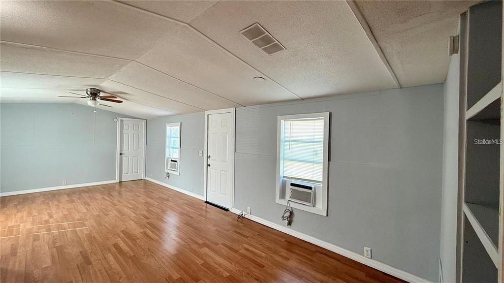 For Rent: $1,200 (2 beds, 2 baths, 784 Square Feet)