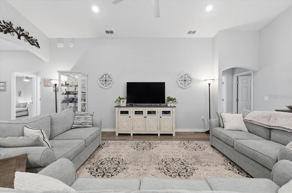 For Sale: $329,900 (4 beds, 2 baths, 1819 Square Feet)