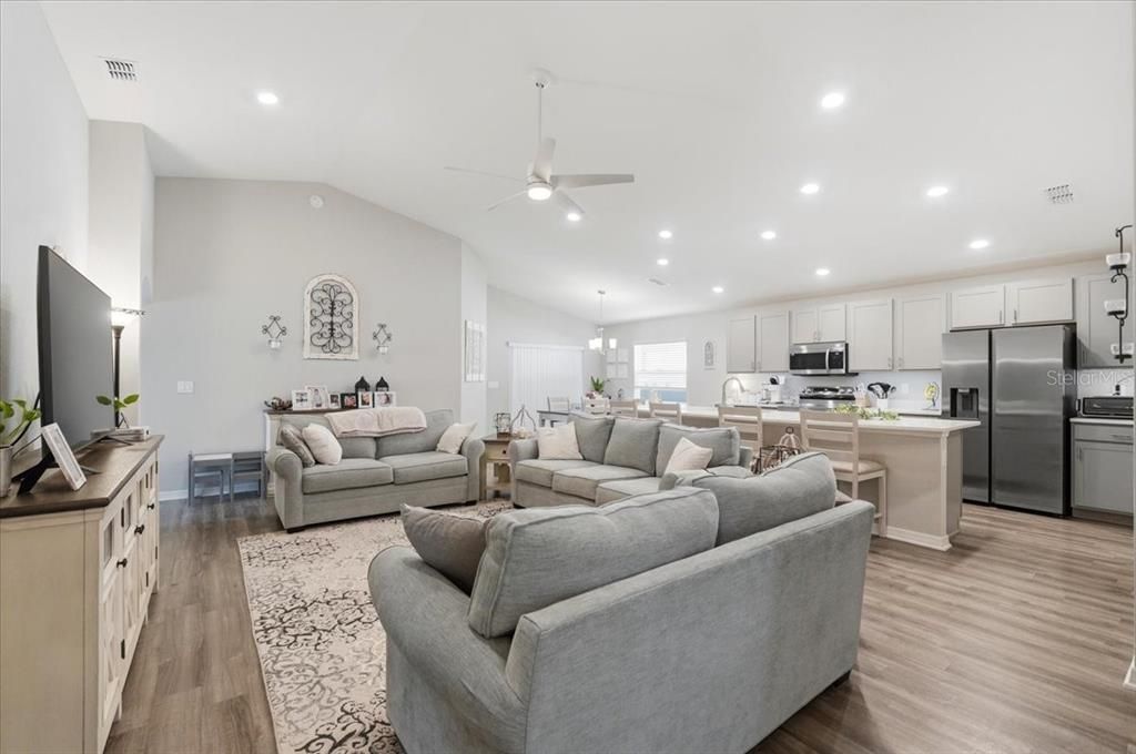 For Sale: $329,900 (4 beds, 2 baths, 1819 Square Feet)