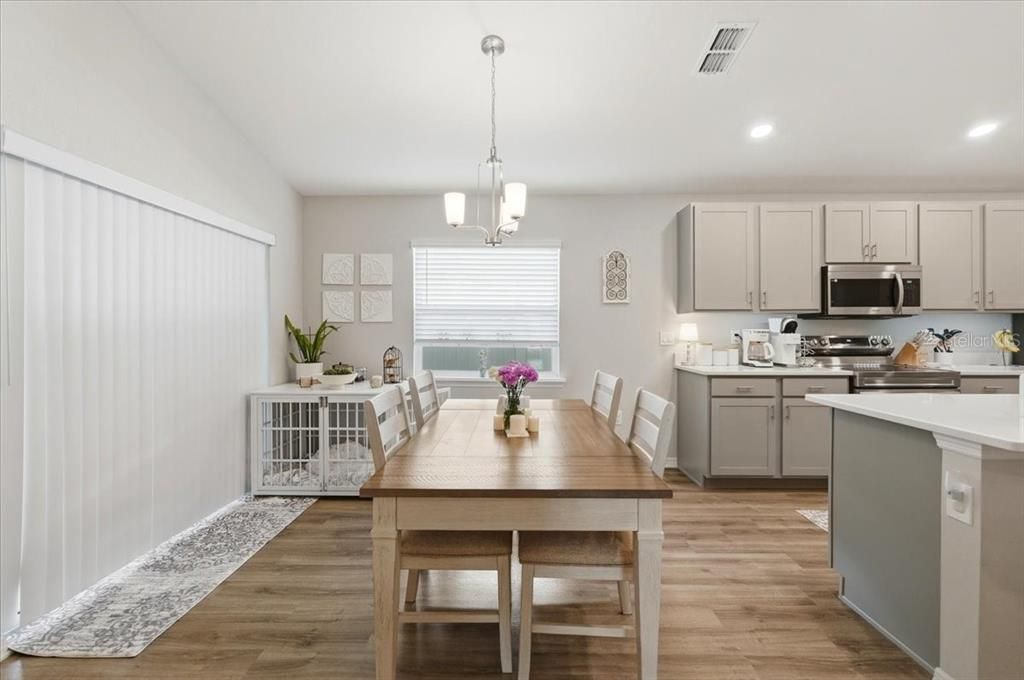 For Sale: $329,900 (4 beds, 2 baths, 1819 Square Feet)