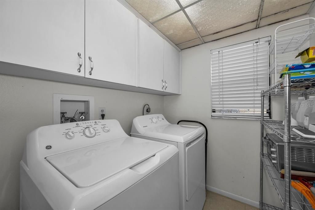 На продажу: $199,999 (2 спален, 2 ванн, 1333 Квадратных фут)