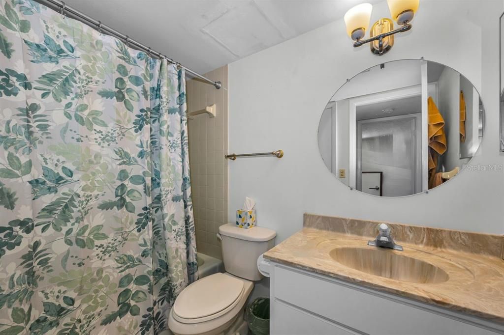 На продажу: $199,999 (2 спален, 2 ванн, 1333 Квадратных фут)