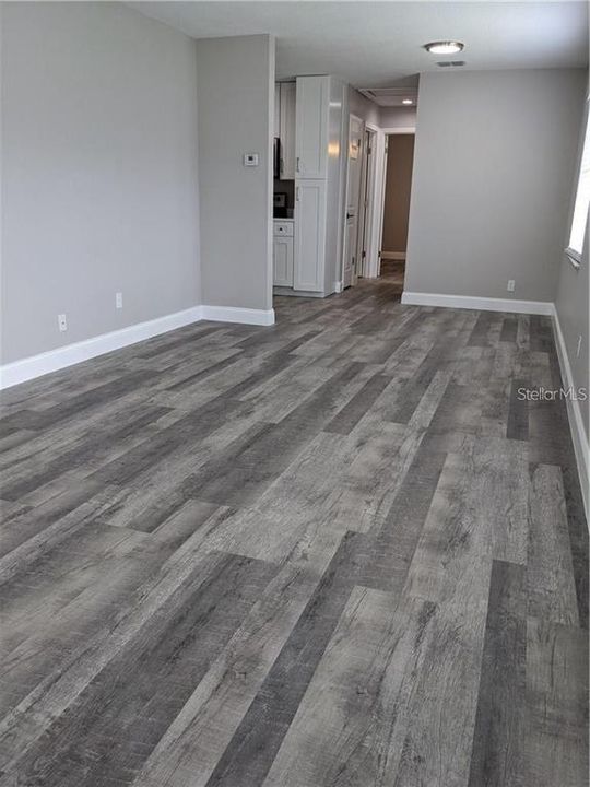 For Rent: $1,999 (2 beds, 1 baths, 830 Square Feet)