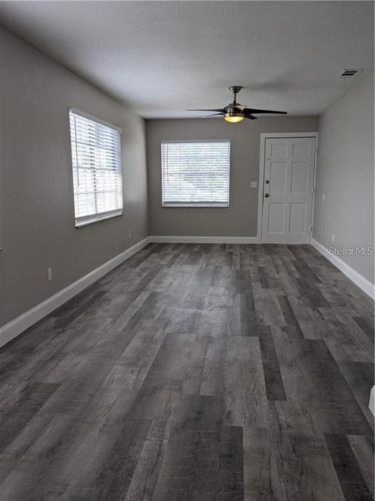 For Rent: $1,999 (2 beds, 1 baths, 830 Square Feet)