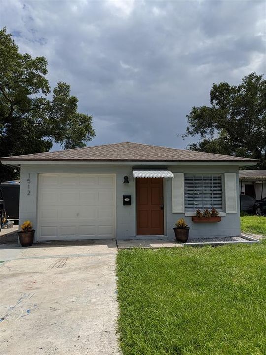 For Rent: $1,999 (2 beds, 1 baths, 830 Square Feet)