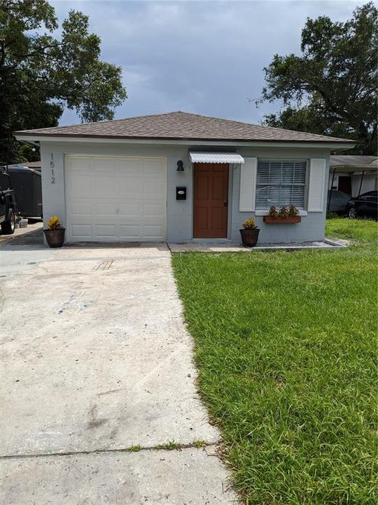 For Rent: $1,999 (2 beds, 1 baths, 830 Square Feet)