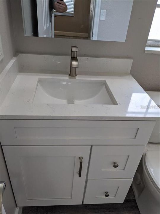 For Rent: $1,999 (2 beds, 1 baths, 830 Square Feet)