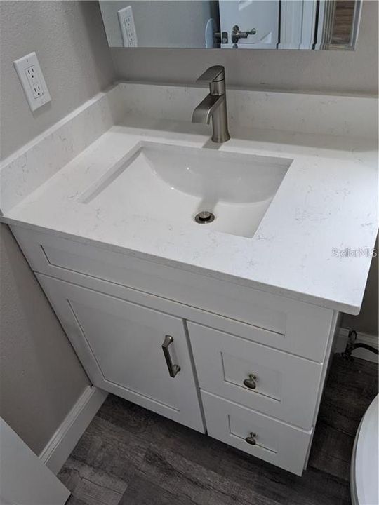 For Rent: $1,999 (2 beds, 1 baths, 830 Square Feet)