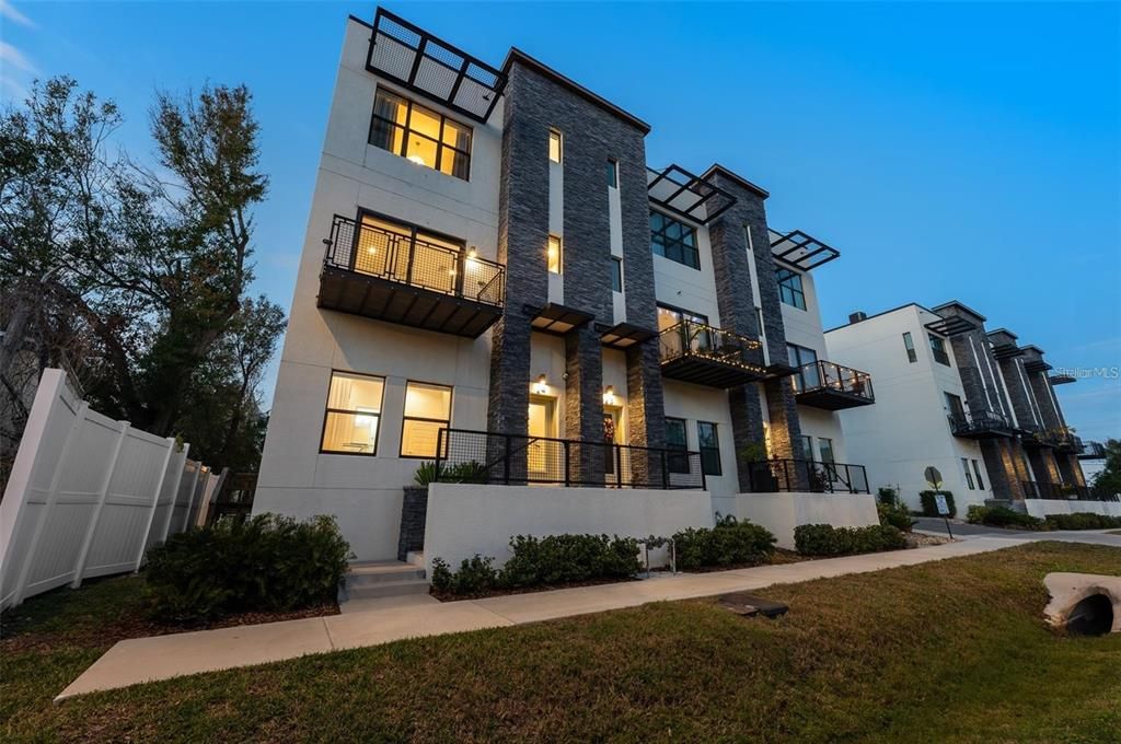 For Rent: $4,100 (3 beds, 3 baths, 1912 Square Feet)