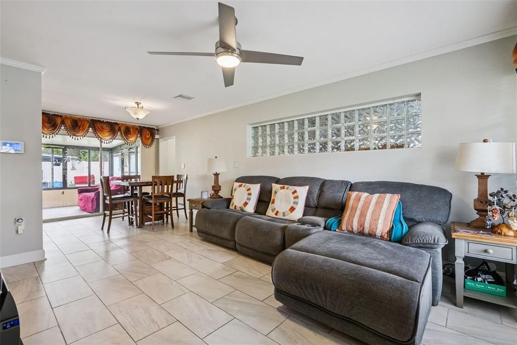 For Sale: $320,000 (3 beds, 1 baths, 1066 Square Feet)