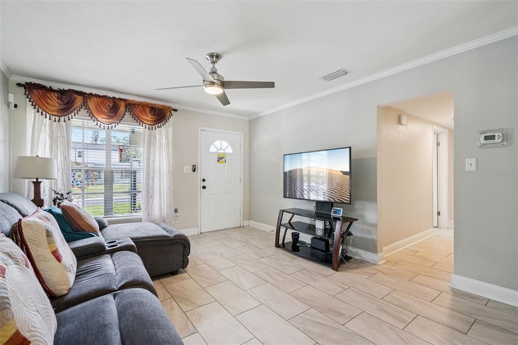For Sale: $320,000 (3 beds, 1 baths, 1066 Square Feet)