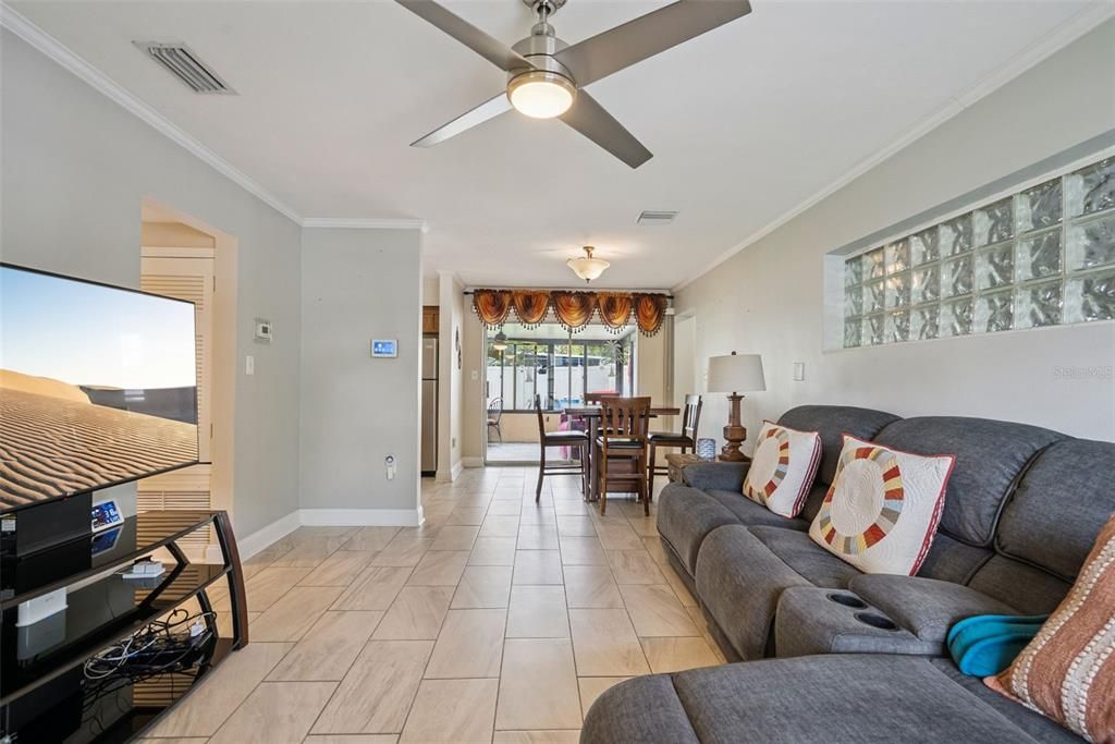 For Sale: $320,000 (3 beds, 1 baths, 1066 Square Feet)