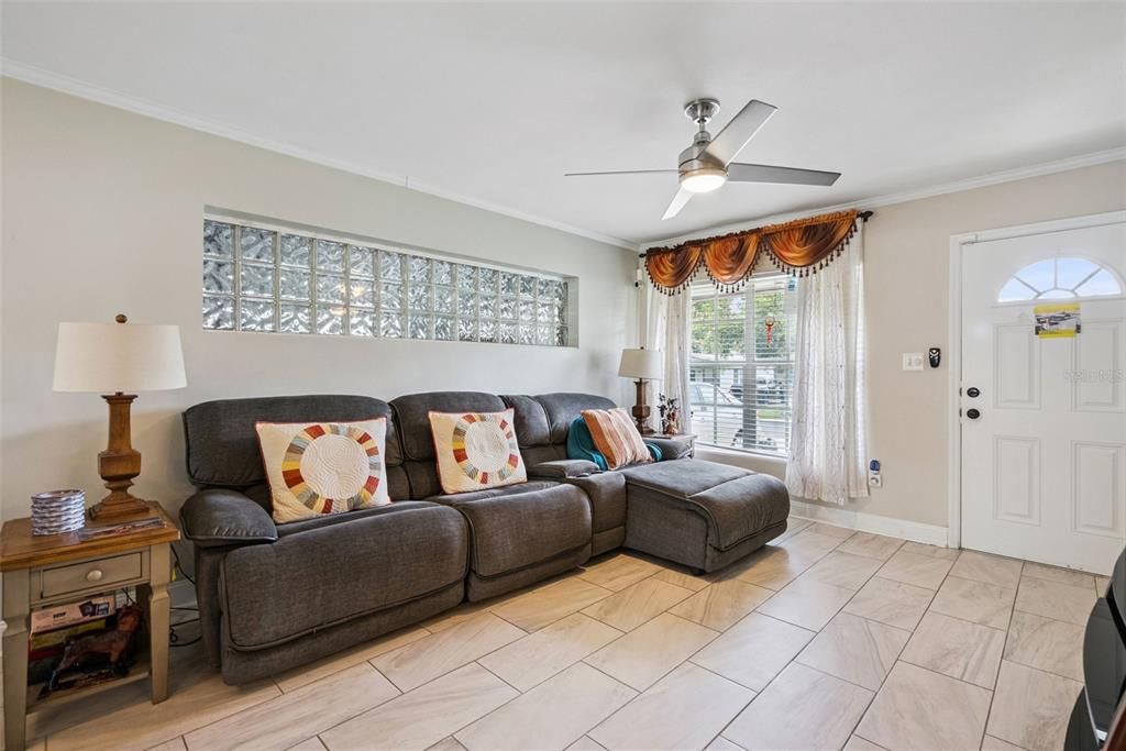 For Sale: $320,000 (3 beds, 1 baths, 1066 Square Feet)