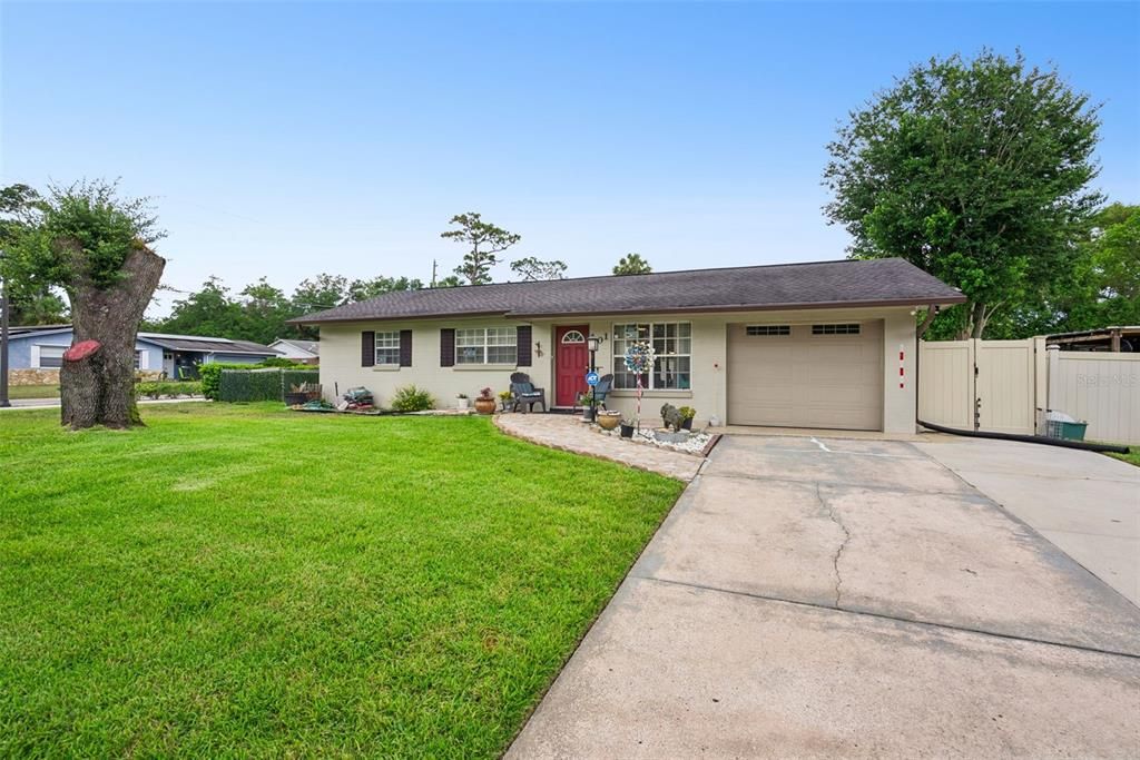 For Sale: $320,000 (3 beds, 1 baths, 1066 Square Feet)