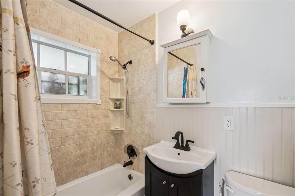 For Sale: $320,000 (3 beds, 1 baths, 1066 Square Feet)