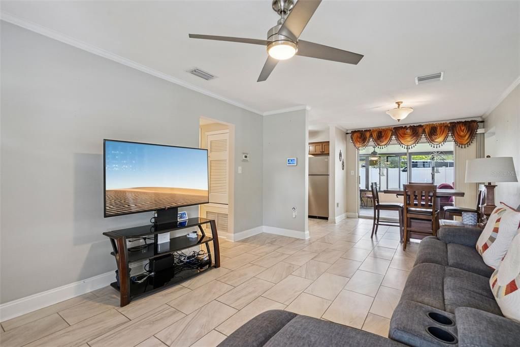 For Sale: $320,000 (3 beds, 1 baths, 1066 Square Feet)