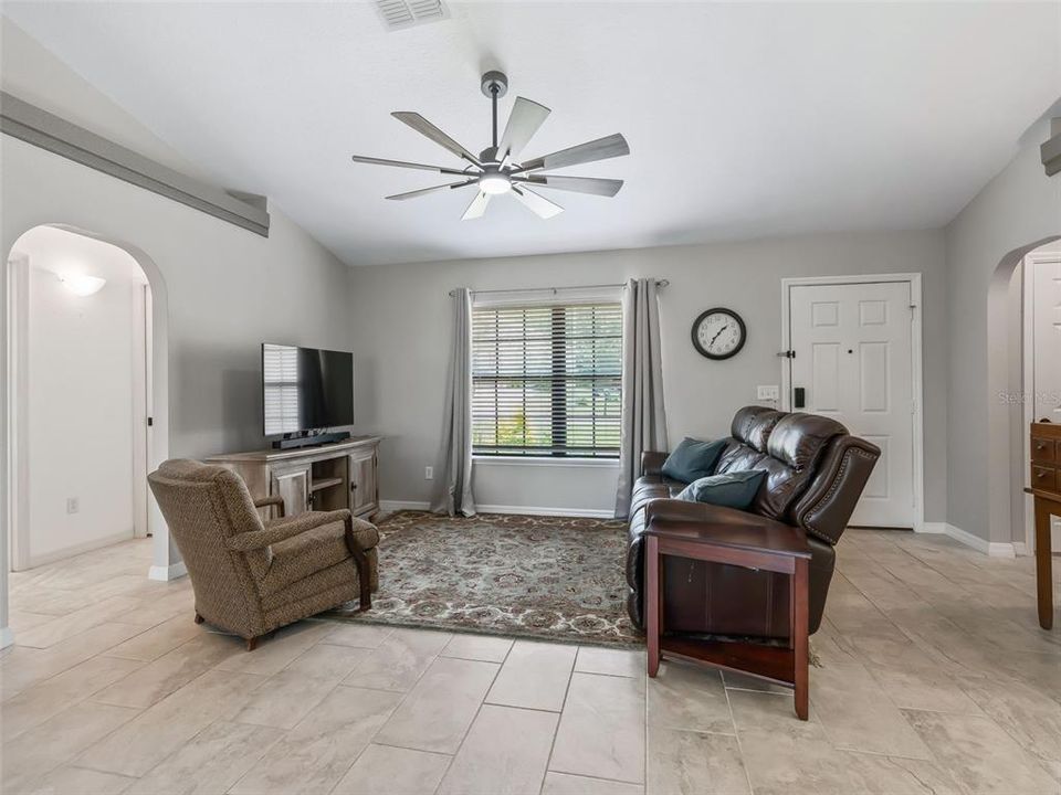 For Sale: $294,940 (3 beds, 2 baths, 1353 Square Feet)