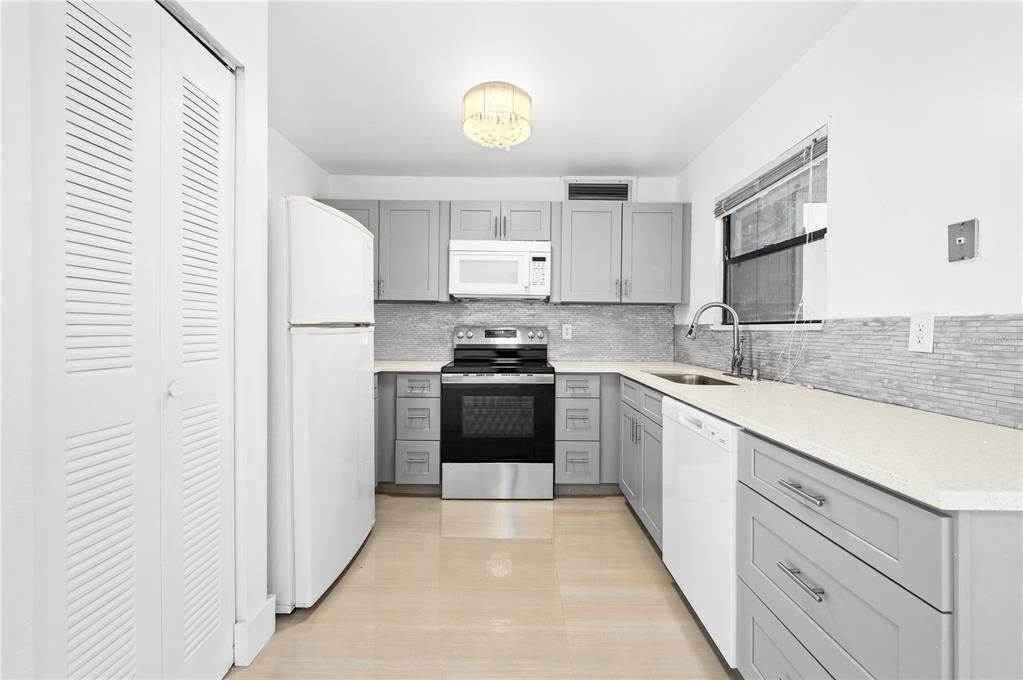 For Sale: $115,000 (2 beds, 2 baths, 1226 Square Feet)