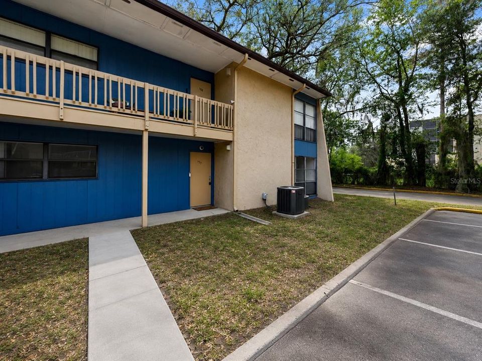 For Sale: $115,000 (2 beds, 2 baths, 1226 Square Feet)