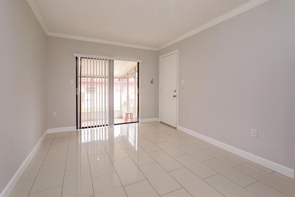 Под контрактом: $305,000 (4 спален, 2 ванн, 1456 Квадратных фут)