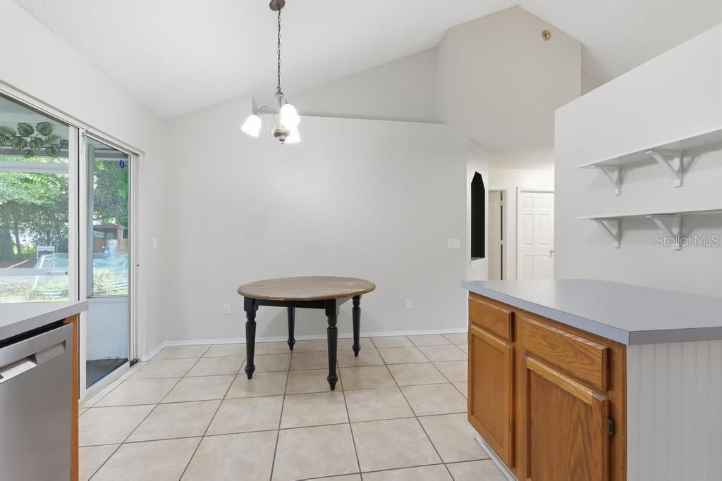For Sale: $304,900 (3 beds, 2 baths, 1273 Square Feet)
