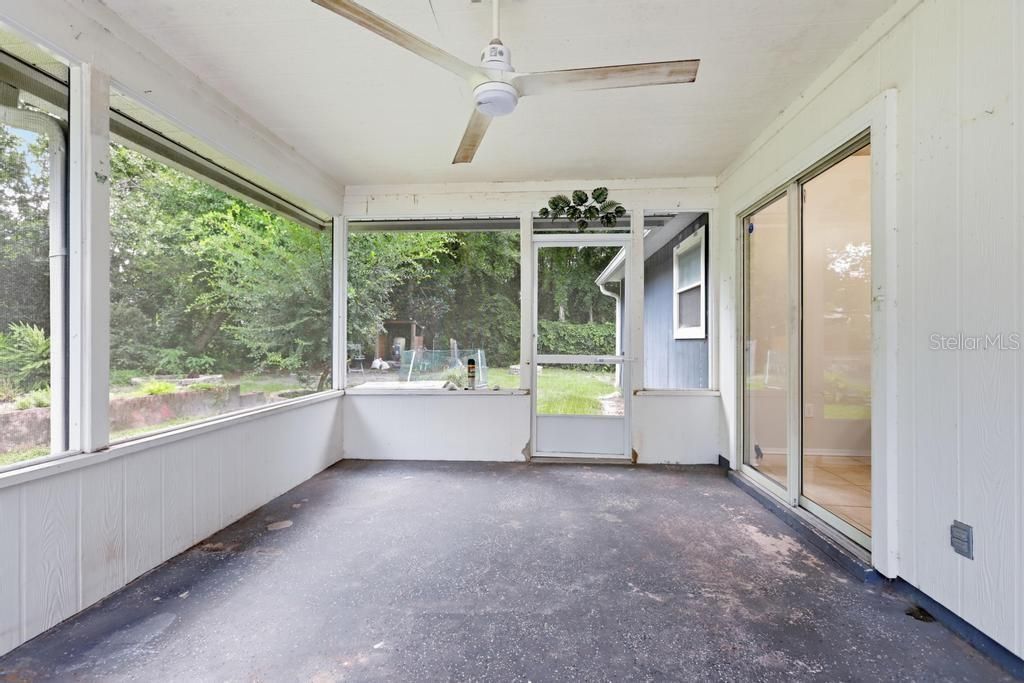For Sale: $304,900 (3 beds, 2 baths, 1273 Square Feet)
