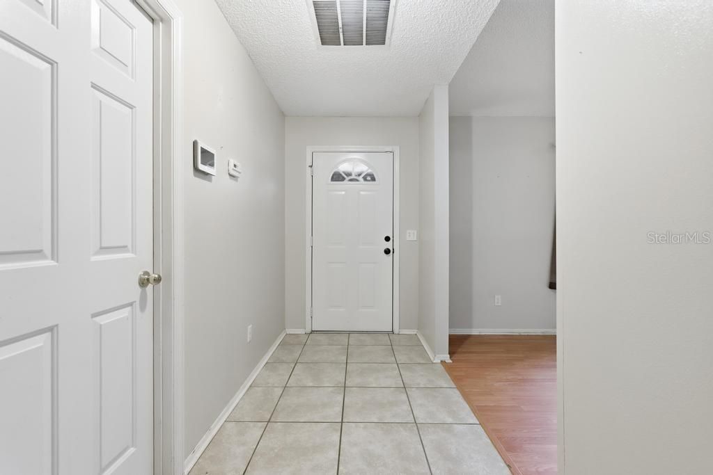 For Sale: $304,900 (3 beds, 2 baths, 1273 Square Feet)