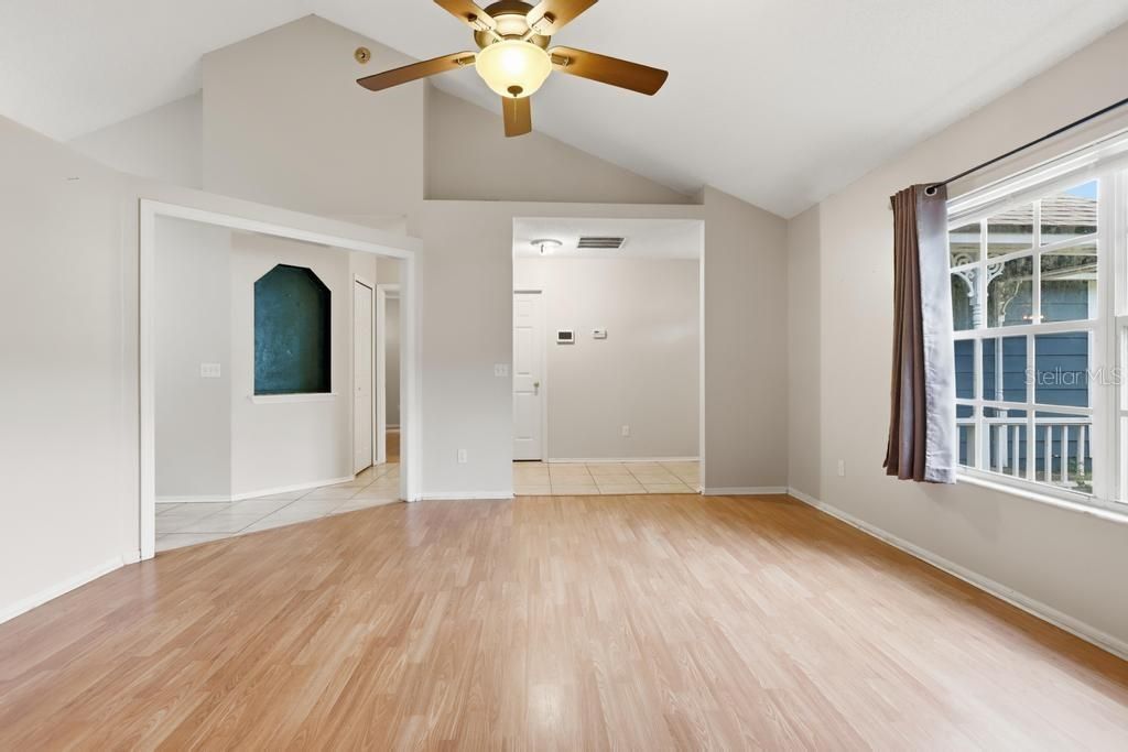 For Sale: $304,900 (3 beds, 2 baths, 1273 Square Feet)