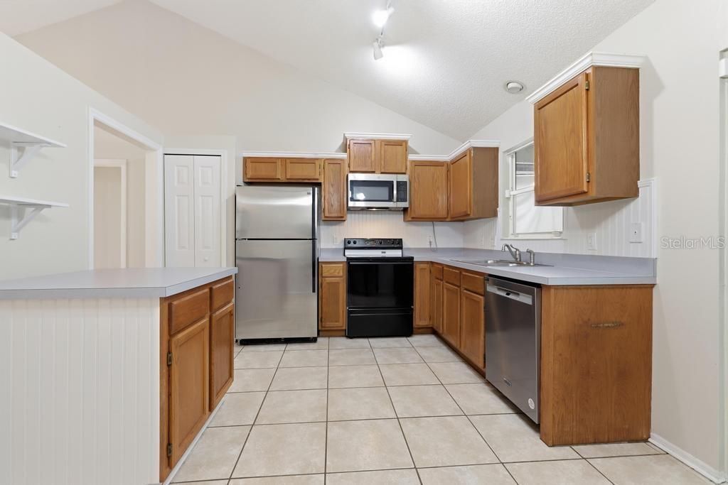 For Sale: $304,900 (3 beds, 2 baths, 1273 Square Feet)