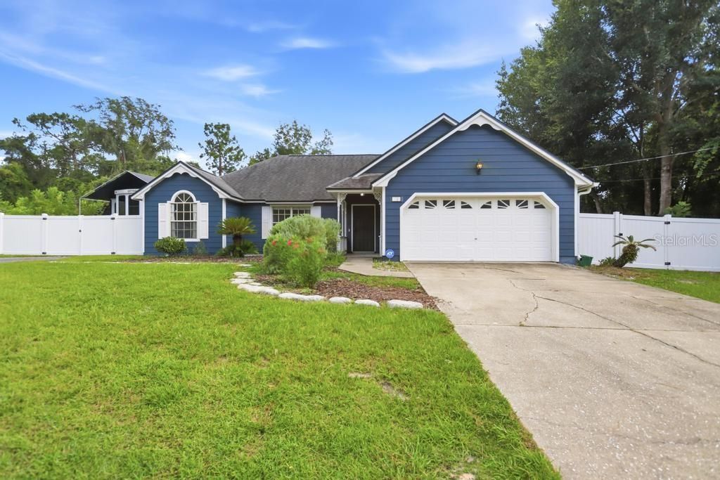 For Sale: $304,900 (3 beds, 2 baths, 1273 Square Feet)