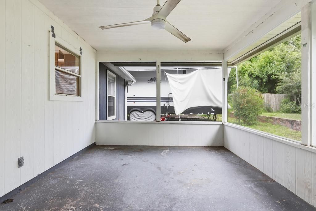 For Sale: $304,900 (3 beds, 2 baths, 1273 Square Feet)