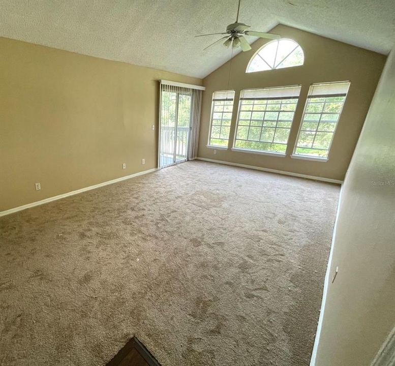 For Rent: $1,125 (1 beds, 1 baths, 627 Square Feet)