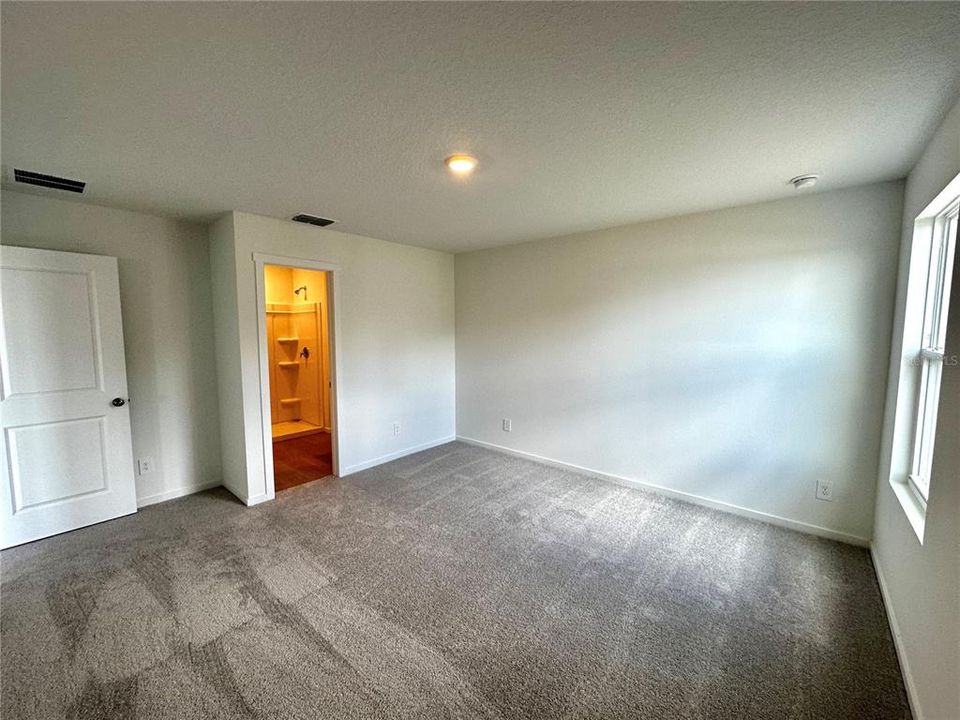 For Rent: $2,100 (4 beds, 2 baths, 1733 Square Feet)