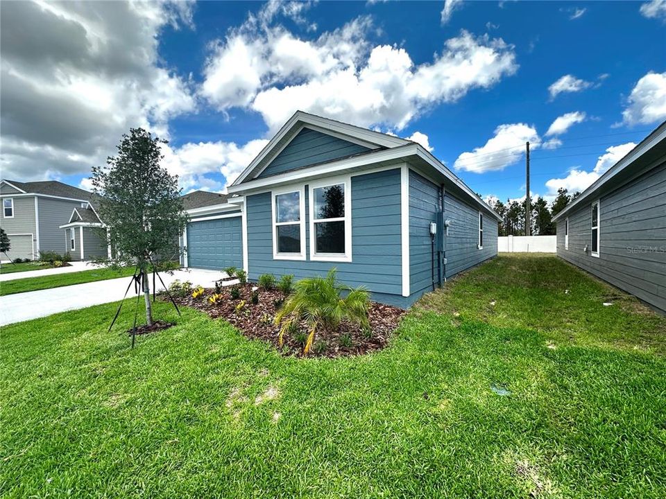 For Rent: $2,100 (4 beds, 2 baths, 1733 Square Feet)