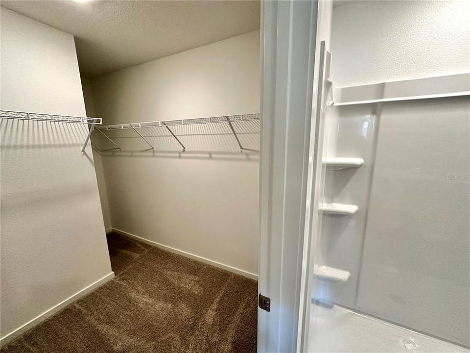 For Rent: $2,100 (4 beds, 2 baths, 1733 Square Feet)