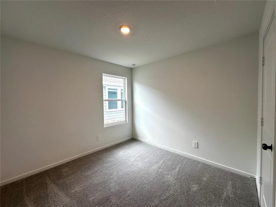 For Rent: $2,100 (4 beds, 2 baths, 1733 Square Feet)