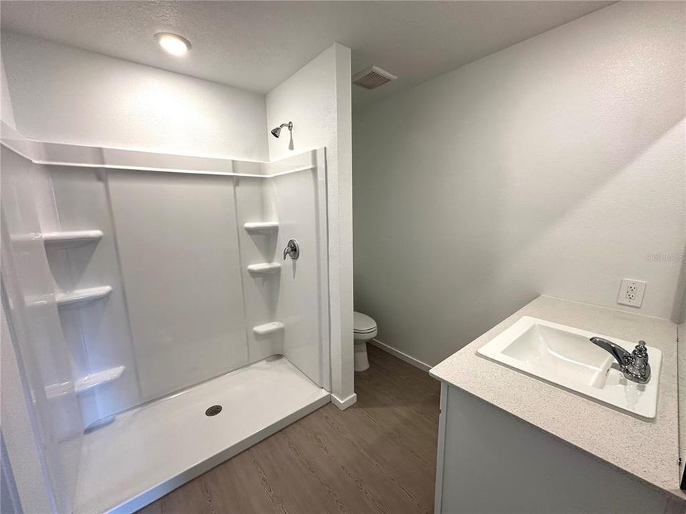 For Rent: $2,100 (4 beds, 2 baths, 1733 Square Feet)