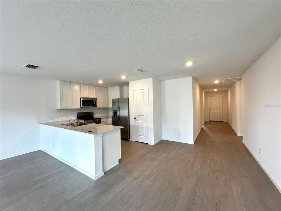 For Rent: $2,100 (4 beds, 2 baths, 1733 Square Feet)
