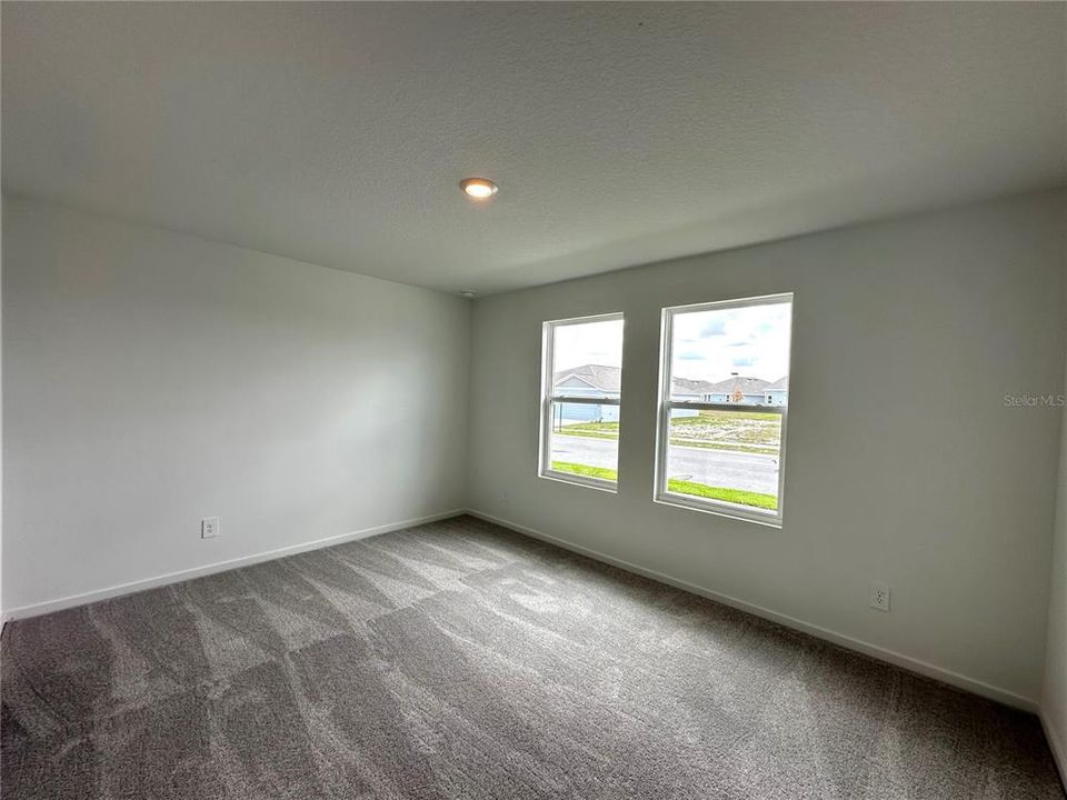 For Rent: $2,100 (4 beds, 2 baths, 1733 Square Feet)