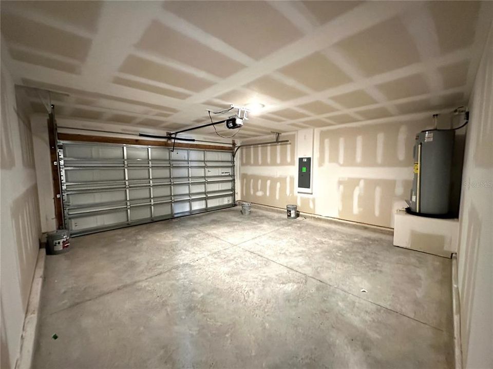 For Rent: $2,100 (4 beds, 2 baths, 1733 Square Feet)